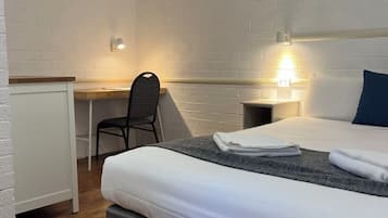Basic Room, 1 Queen Bed