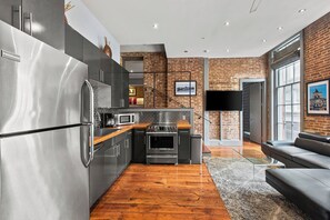 Refrigerador, microondas, horno, placa de cocina