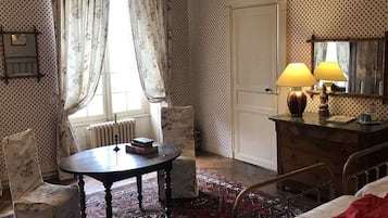 Twin Room | Individually decorated, individually furnished, desk