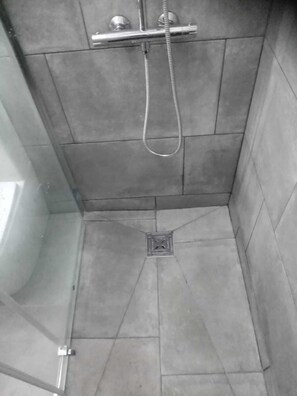 Douche, séchoir à cheveux