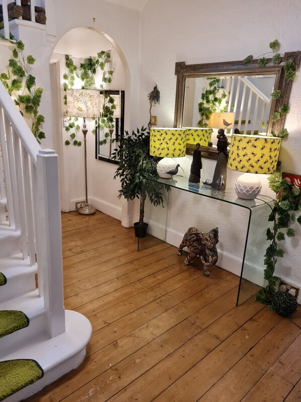 ฝ่ายต้อนรับ