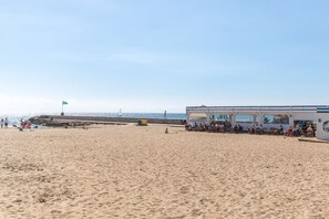 Vlak bij het strand