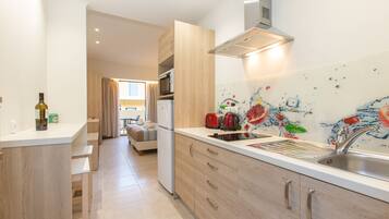 Superior Studio | Private kitchen | Full-size fridge, oven, stovetop, electric kettle