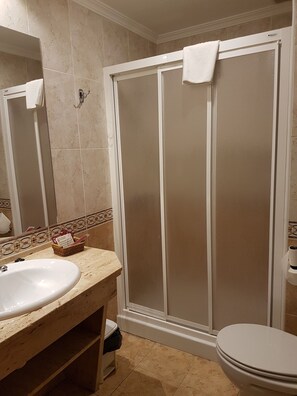 Standard Apartment, Kitchenette | Bathroom - APH Infanta Mercedes (La Baneza)