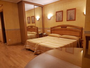 Room - APH Infanta Mercedes (La Baneza)