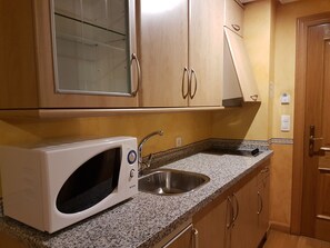 Căn hộ Tiêu chuẩn, bếp nhỏ | Bếp nhỏ riêng | Tủ lạnh, lò vi sóng, bếp nấu, dụng cụ nấu nướng/bát dĩa/dao nĩa