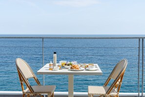Daily buffet breakfast (JPY 2500 per person) - Umito Voyage Atami (Atami)