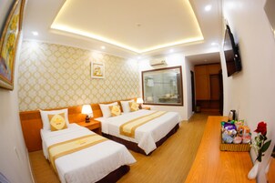 Deluxe Room (2) | Minibar, desk, blackout drapes, WiFi (free)