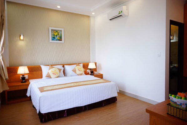 Standard Room (2) | Minibar, desk, blackout curtains, free WiFi