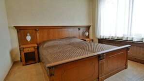 Comfort Double or Twin Room | 1 bedroom, minibar, in-room safe, desk - Central West Hotel (Sofia)
