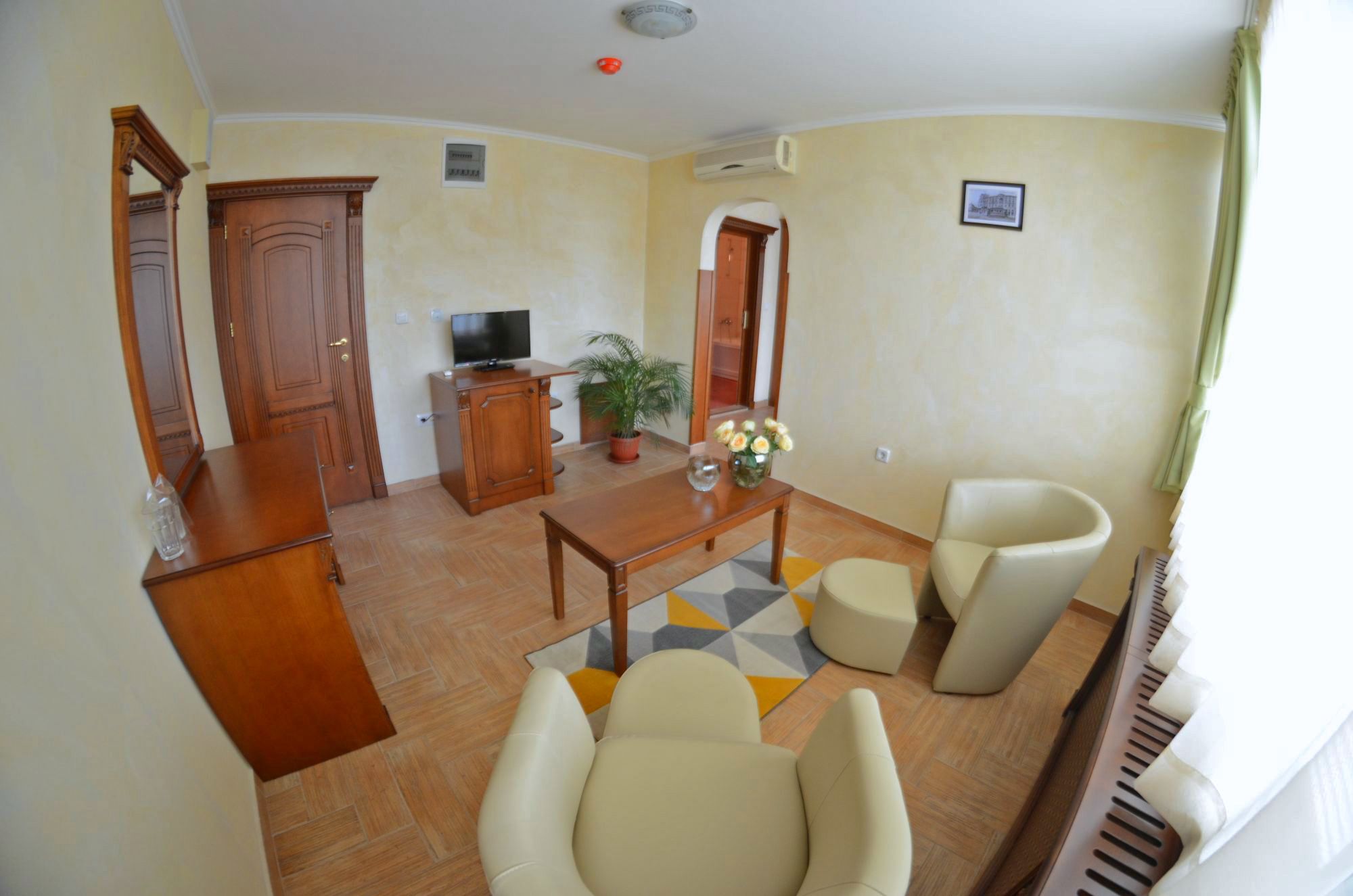 comfort double or twin room | 1 bedroom, minibar, in-room safe, desk