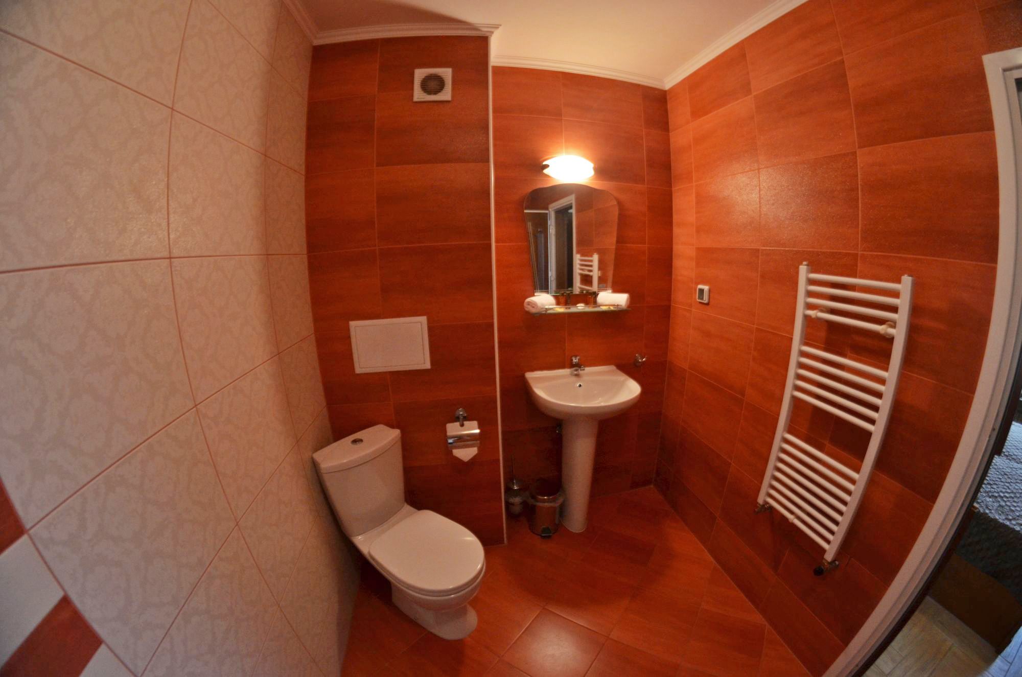 comfort double or twin room | bathroom | combined shower/bathtub, free toiletries, hair dryer, bathrobes