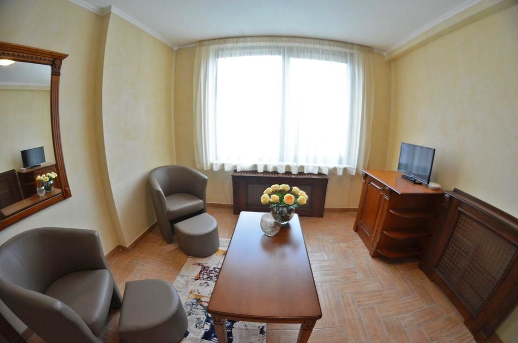 Kahden hengen comfort-huone (yksi tai kaksi sänkyä) | 1 makuuhuone, minibaari, tallelokero huoneessa, työpöytä