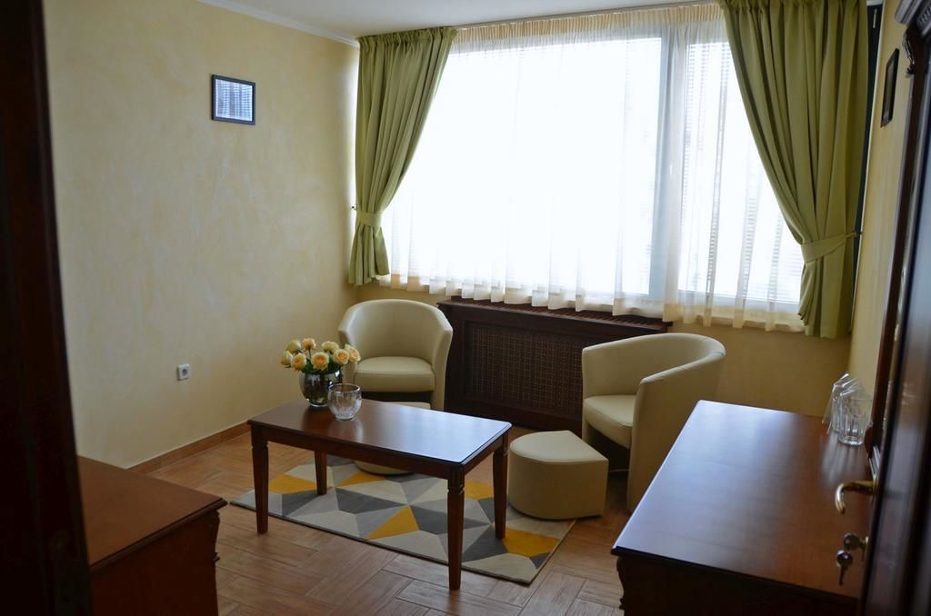 comfort double or twin room | 1 bedroom, minibar, in-room safe, desk