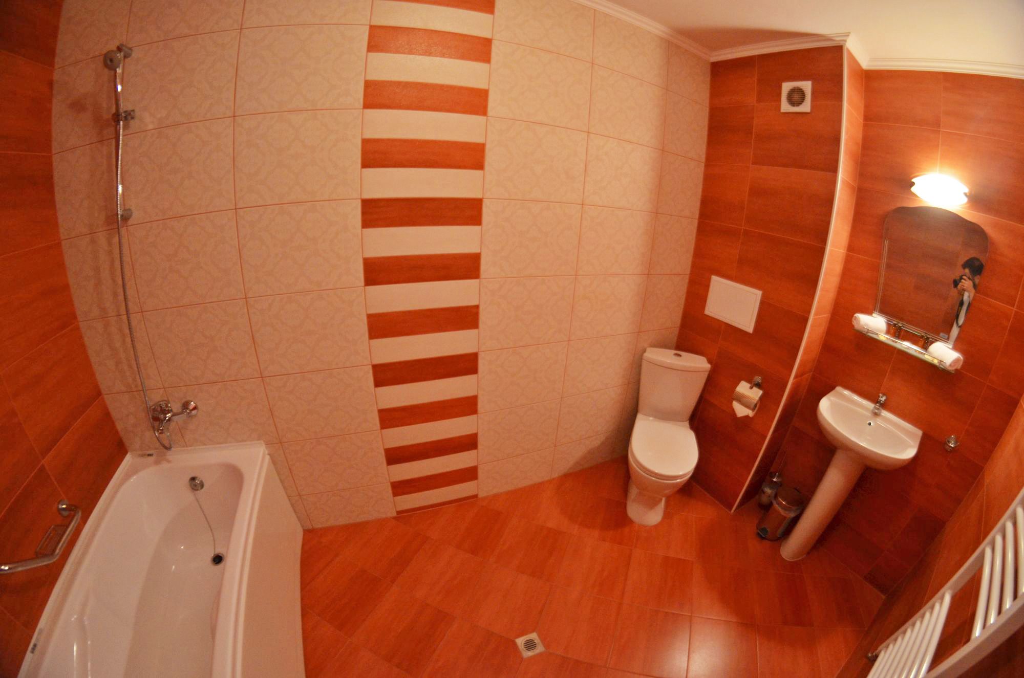 comfort double or twin room | bathroom | combined shower/bathtub, free toiletries, hair dryer, bathrobes