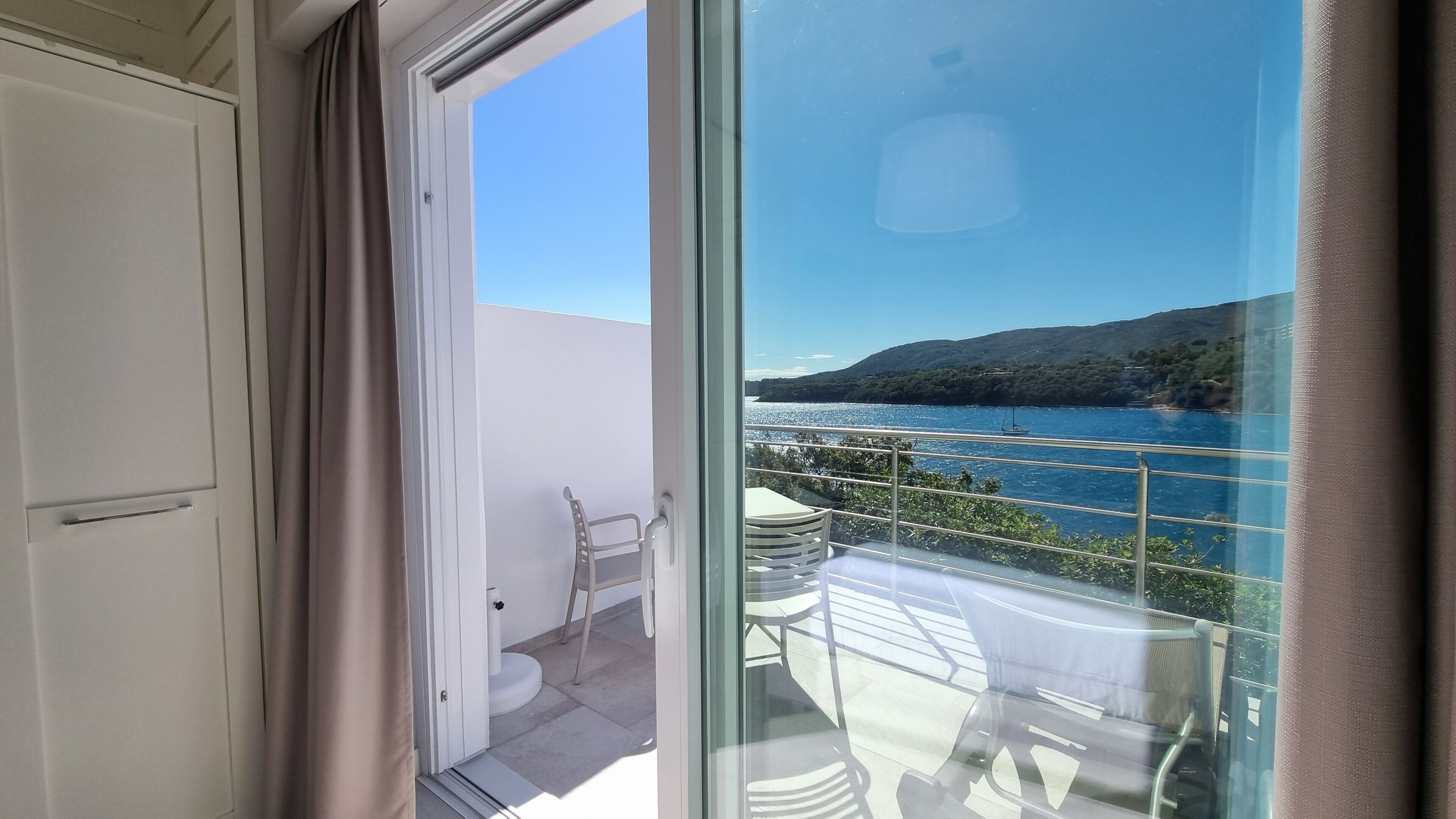 doppia comfort spa acces | down duvets, pillow-top beds, minibar, in-room safe