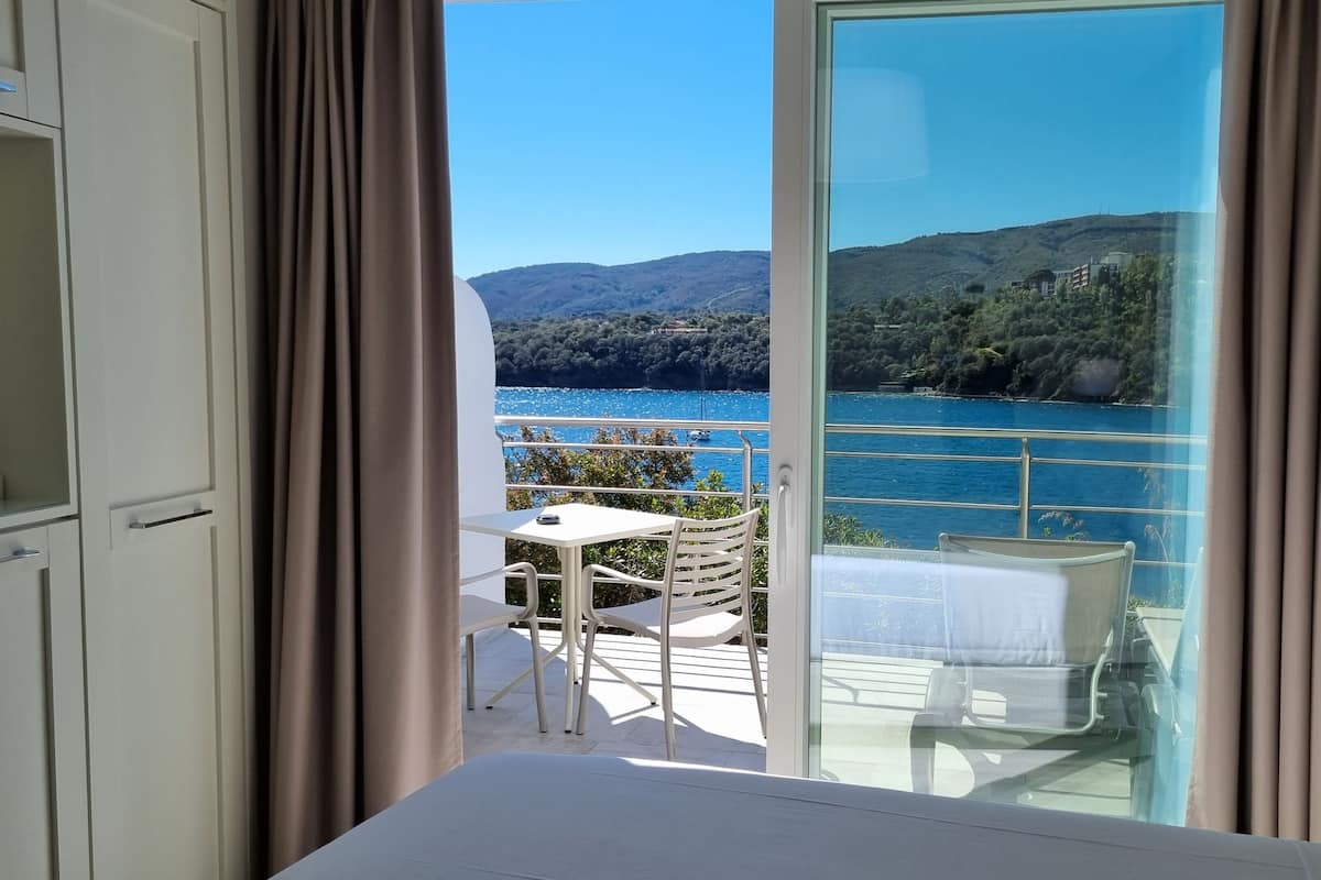 doppia comfort spa acces | down duvets, pillow-top beds, minibar, in-room safe