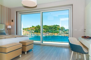 Suite, Hot Tub | Down duvets, pillow-top beds, minibar, in-room safe - Hotel Plaza (Porto Azzurro)