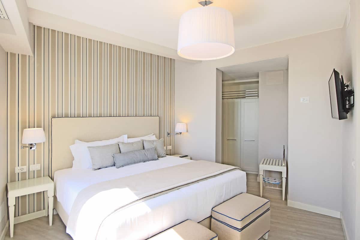 Junior Suite Spa Access | Daunenbettdecken, Pillowtop-Betten, Minibar, Zimmersafe