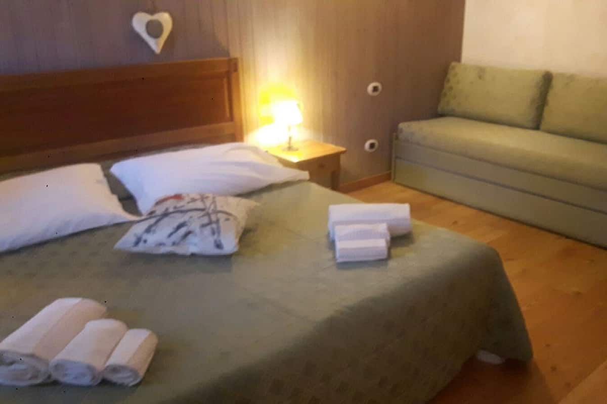 comfort triple room, balcony | in-room safe, desk, blackout curtains, cots/infant beds