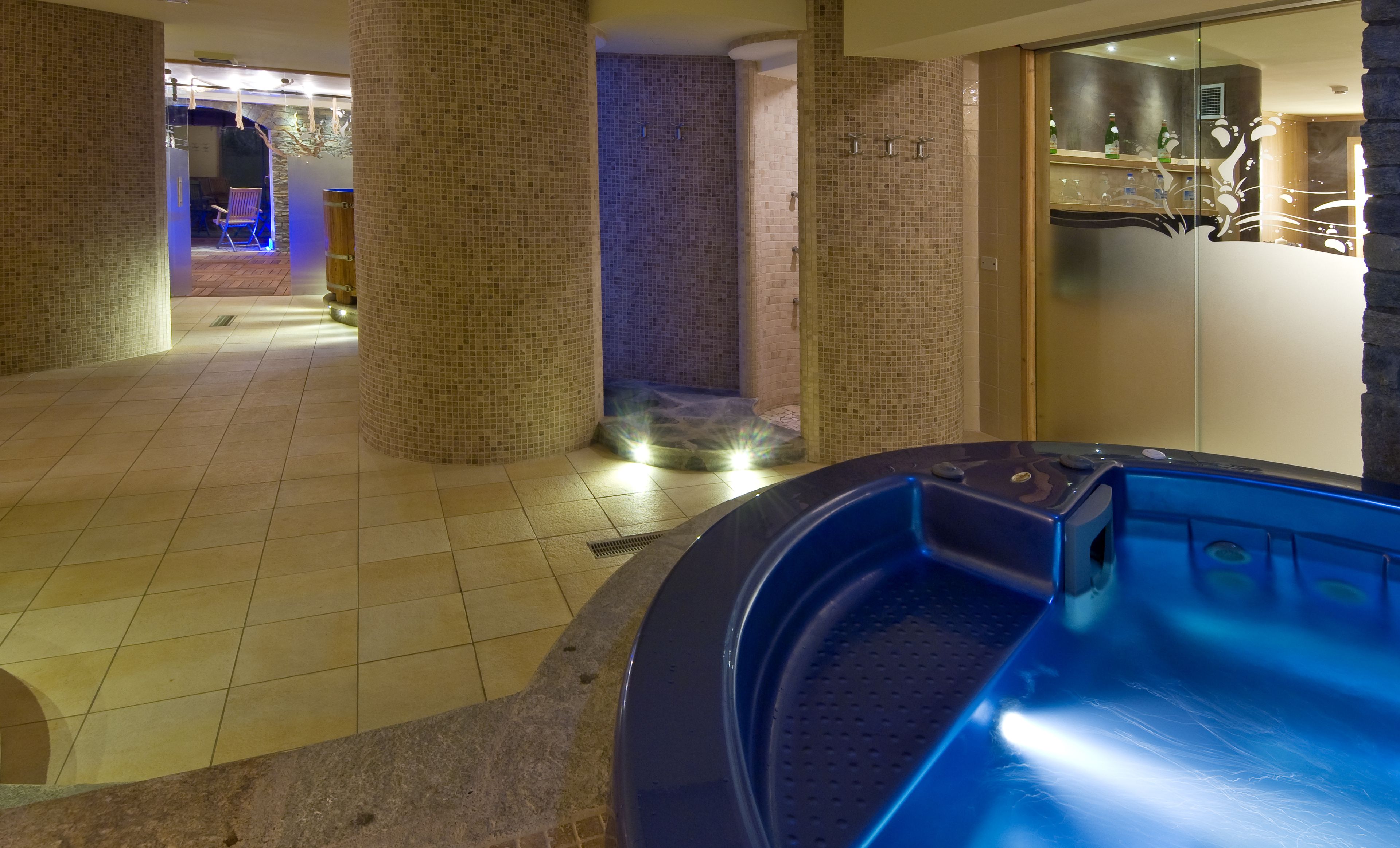 sauna, hot tub, steam room, 2 treatment rooms, massages