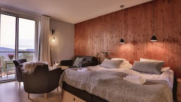 Cortinas blackout, tabla de planchar con plancha, cunas y wifi gratis