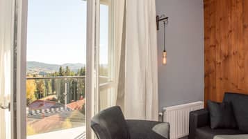 Cortinas blackout, tabla de planchar con plancha, cunas y wifi gratis