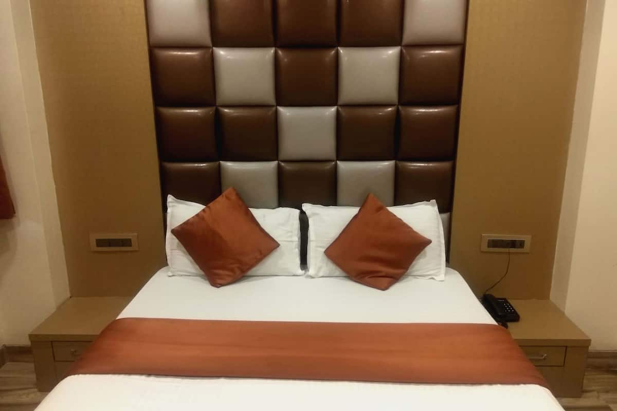 Deluxe Double Room | Premium bedding, soundproofing, free WiFi, bed sheets