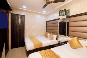 Quarto triplo luxo, 1 quarto | Roupas de cama premium, Wi-Fi de cortesia, roupa de cama