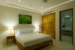 4-Bedroom Pool Villa | Literie de qualité supérieure, coffres-forts dans les chambres, bureau