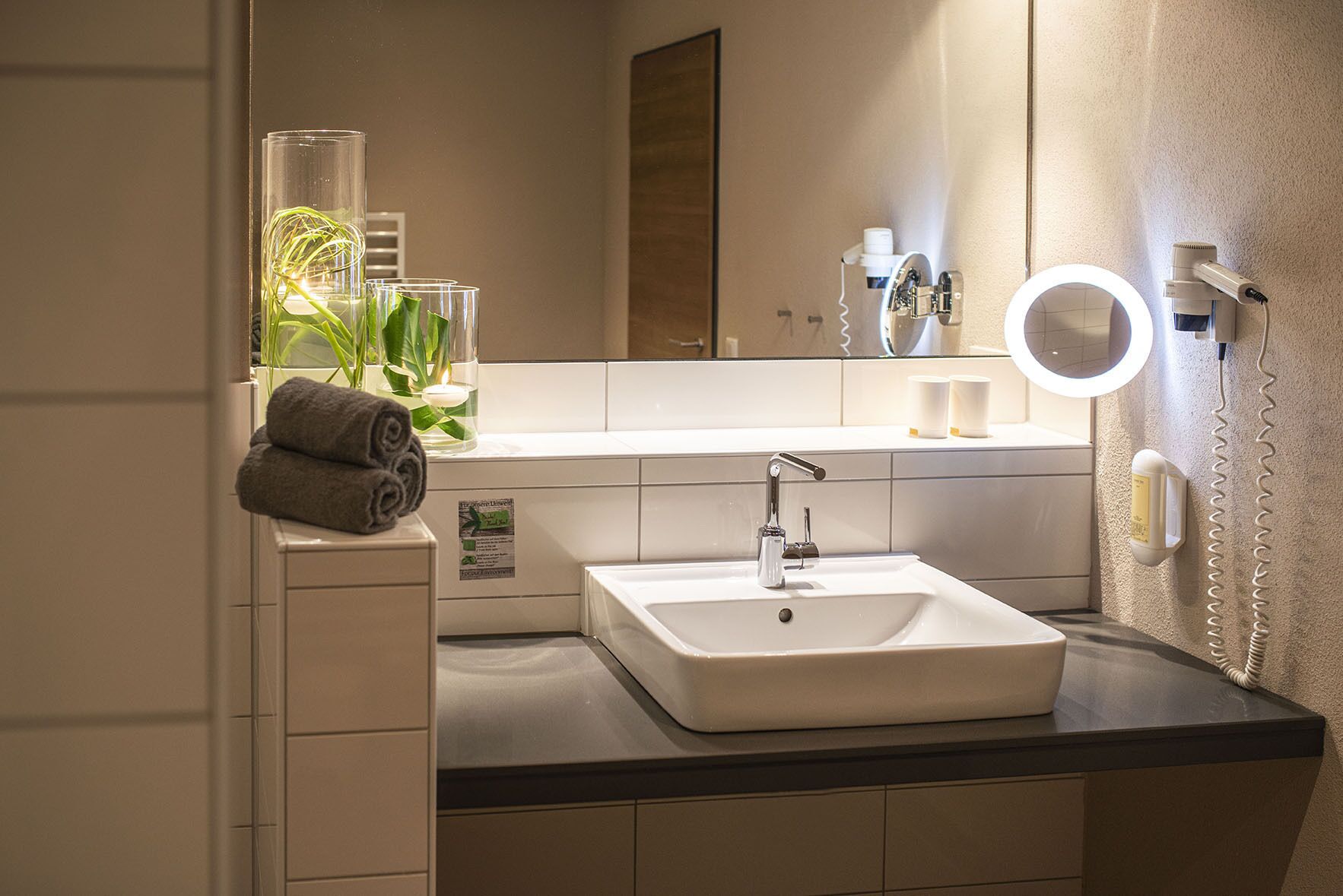 shower, rainfall showerhead, free toiletries, hair dryer