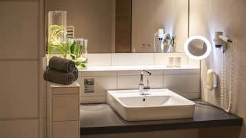 Dusche, Regendusche, kostenlose Toilettenartikel, Haartrockner