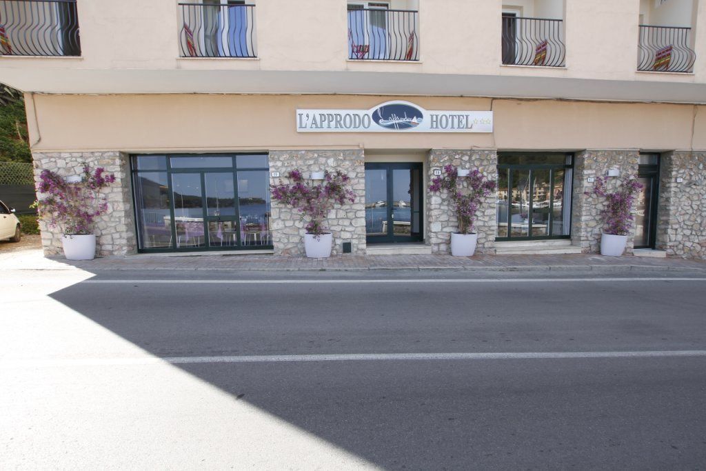 A hotel facade with a sign reading "L'Approdo Hotel".