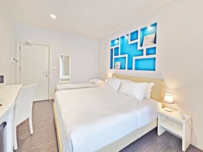 Triple Room, Balcony, Sea View | In-room safe, desk, free WiFi, bed sheets - Hotel L'Approdo (Porto Azzurro)