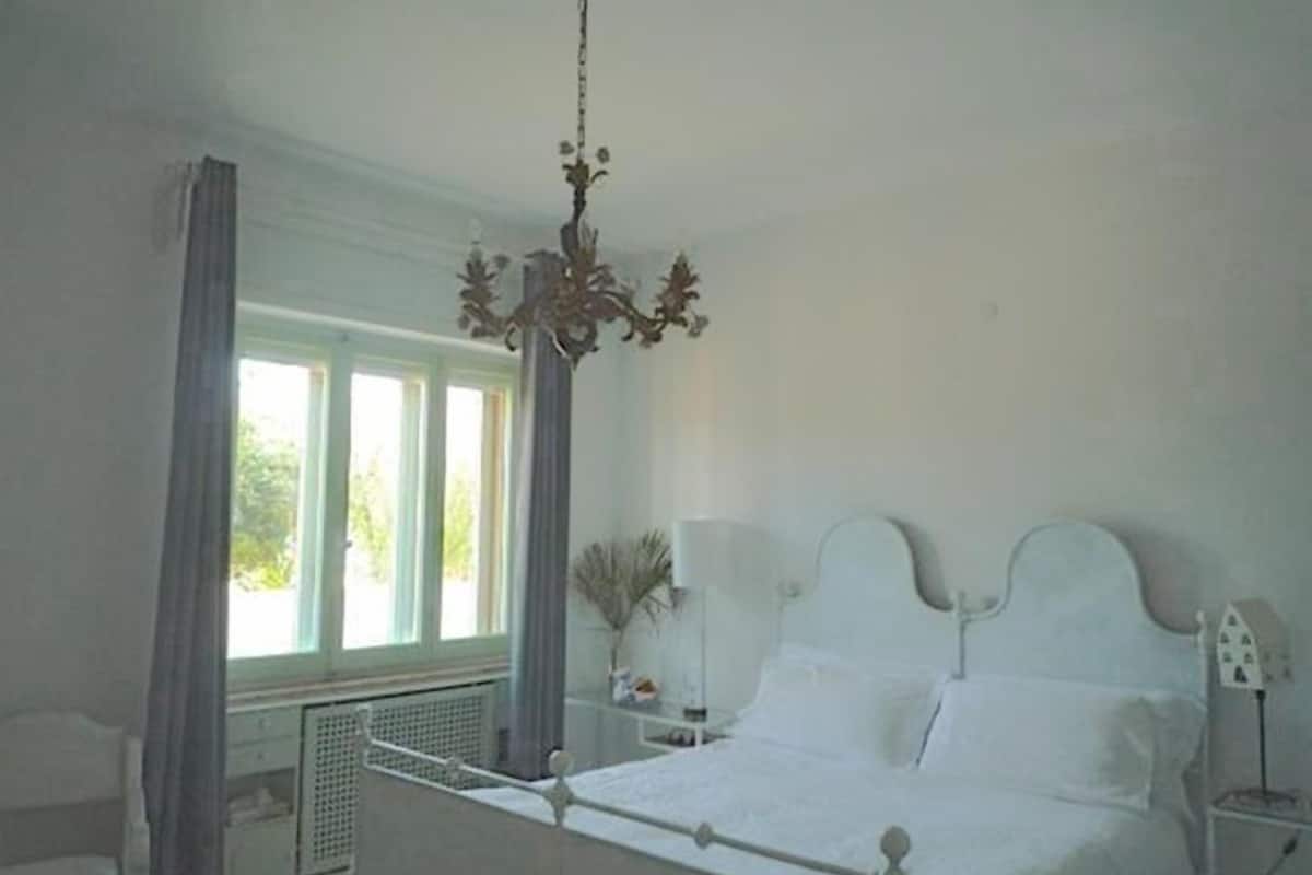 Minibar, desk, cots/infant beds, free WiFi