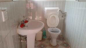 Deluxe Double Room | Bathroom | Shower, free toiletries - St. Gotthard Motel Bar & Restaurant (Malindi)