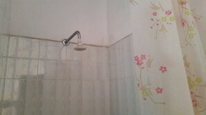 Deluxe Double Room | Bathroom shower