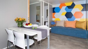 Bungalow panorámico, 1 habitación | Zona de estar