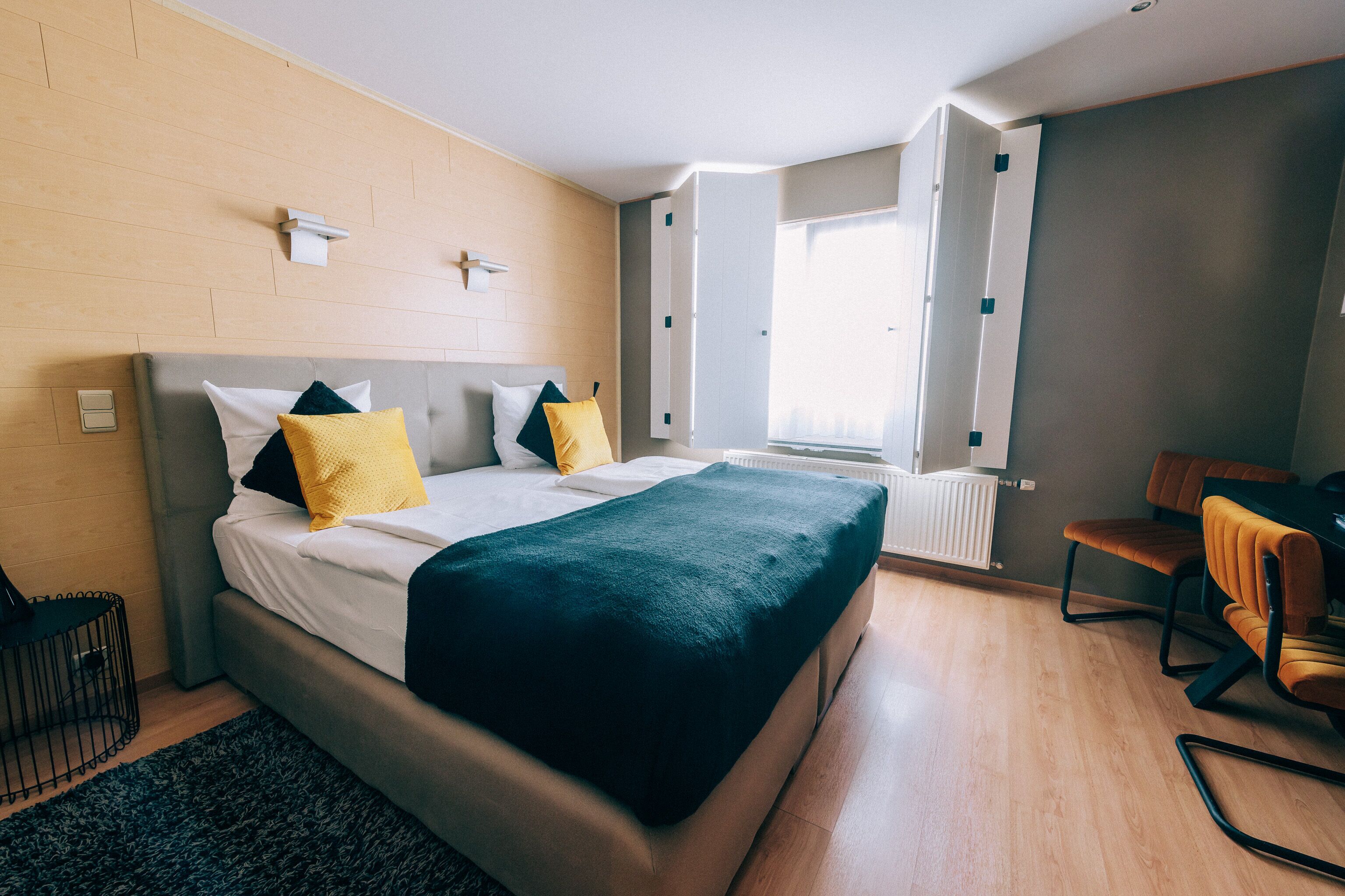 basic twin room | 1 bedroom, premium bedding, down duvets, desk