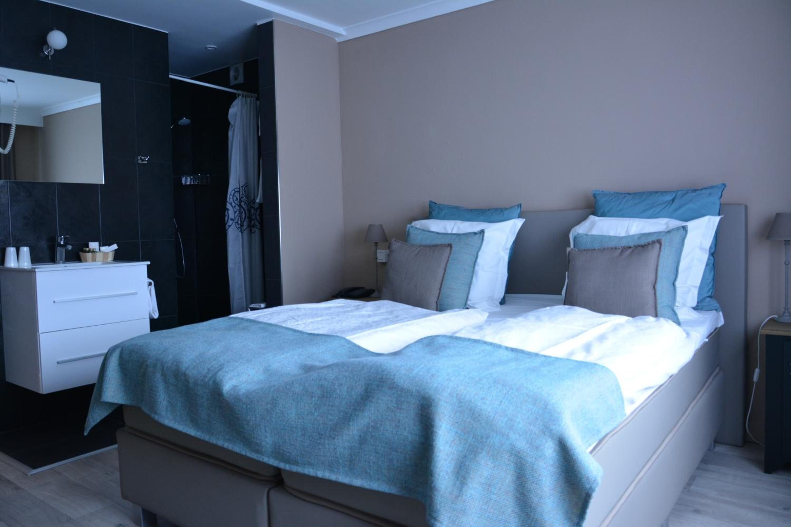 1 bedroom, premium bedding, down duvets, desk