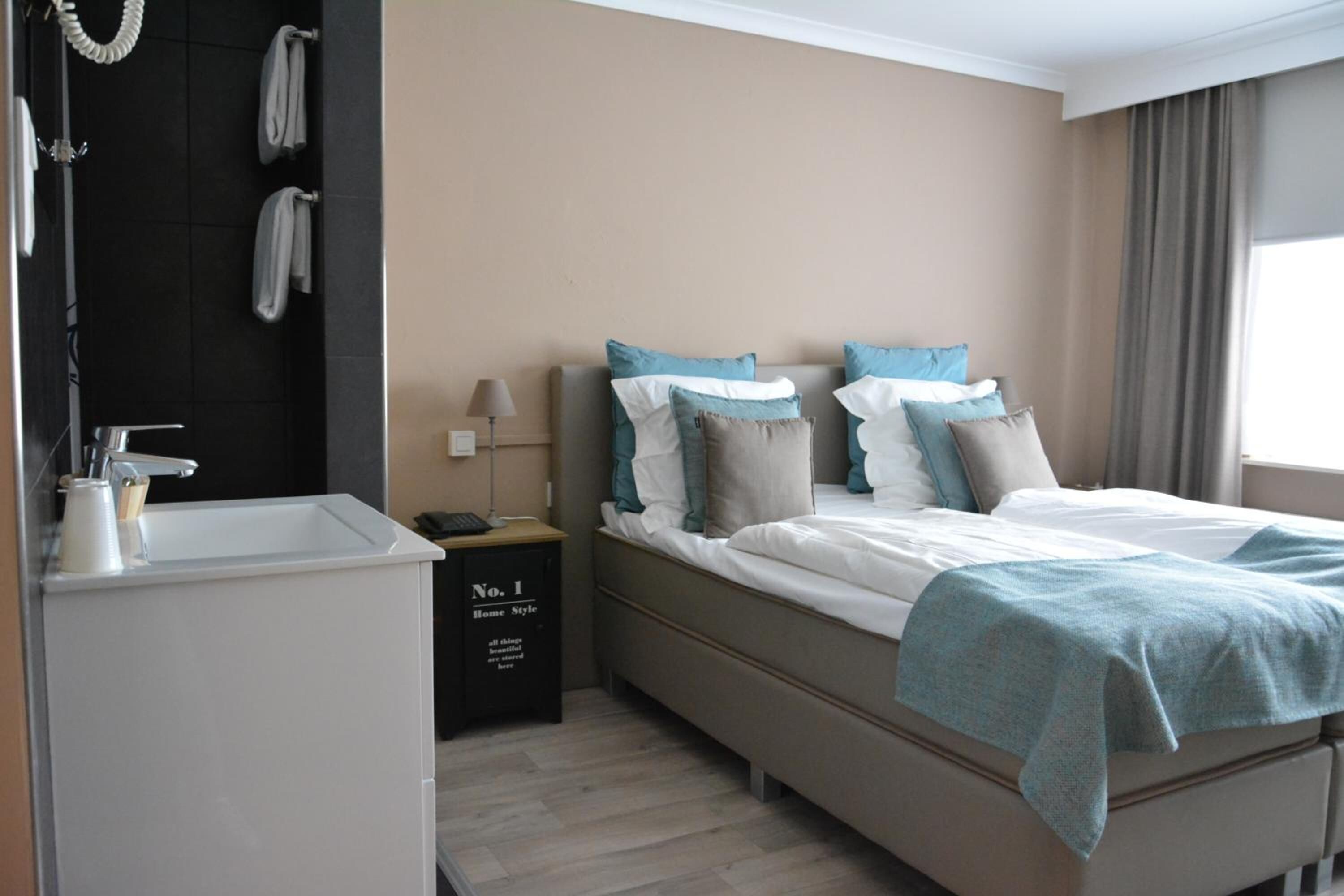 1 bedroom, premium bedding, down duvets, desk