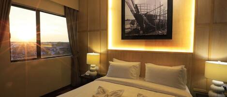 Executive suite | Een bureau, een strijkplank/strijkijzer, gratis wifi, beddengoed