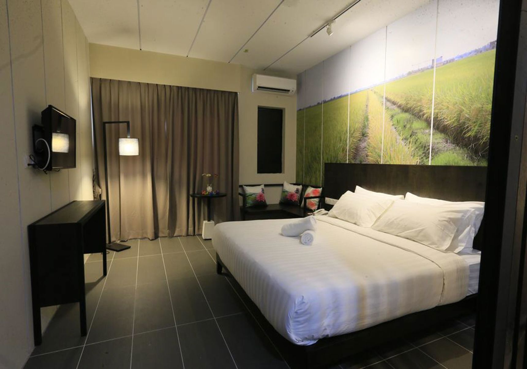 Desk, iron/ironing board, free WiFi, bed sheets