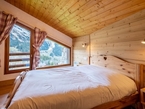 3 bedrooms, WiFi (free), bed sheets