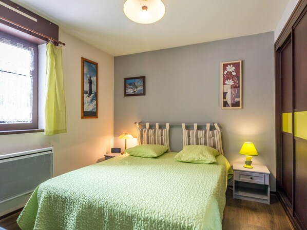 2 bedrooms, WiFi, bed sheets