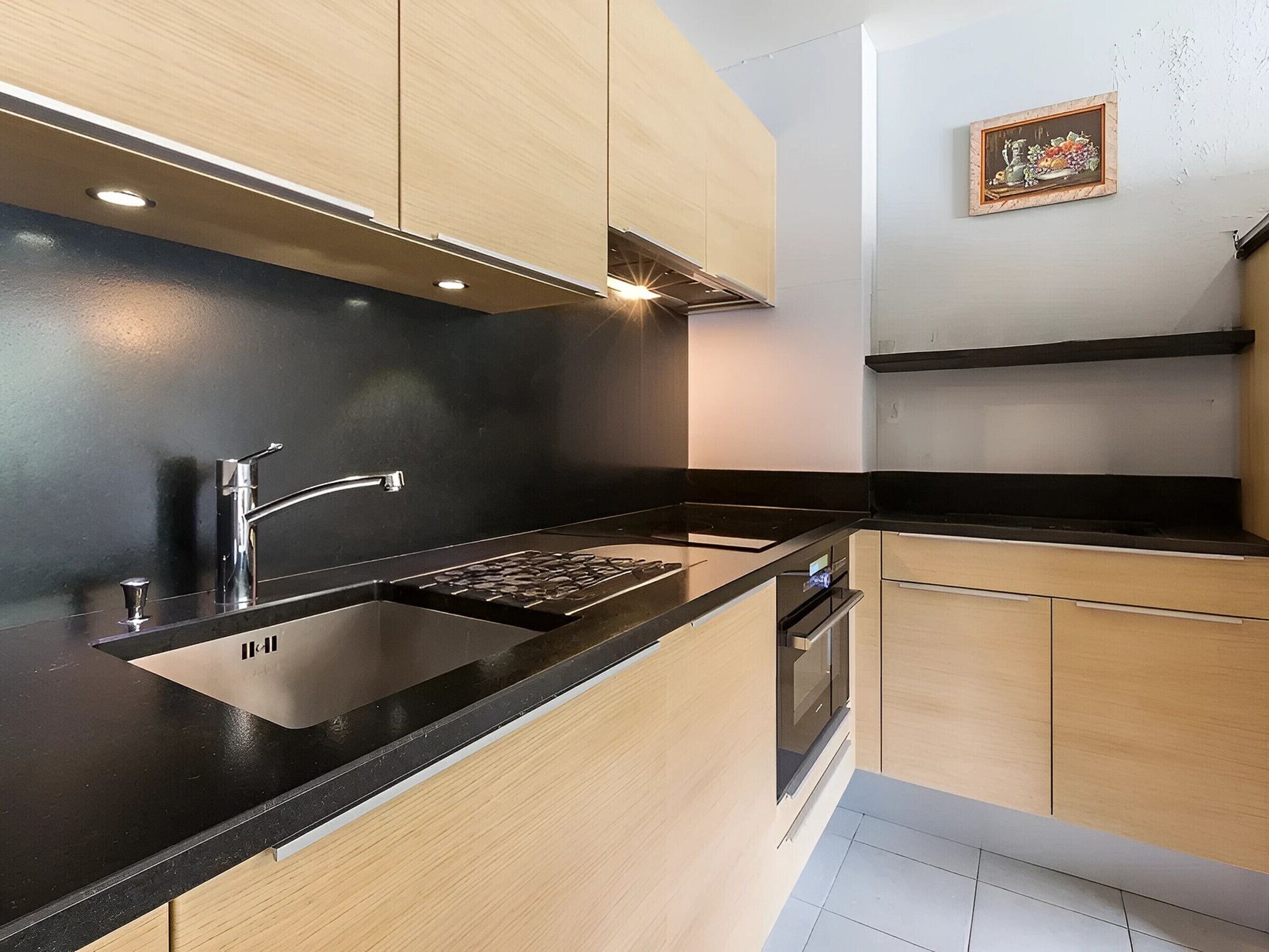 Kjøleskap, mikrobølgeovn, oppvaskmaskin og kaffetrakter/tekoker