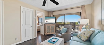 Come Stay At This Cozy Beach Condo!