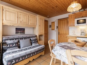Interior - 1-bedroom with south terrace, near slopes and shops, garage, pets allowed (La Clusaz)