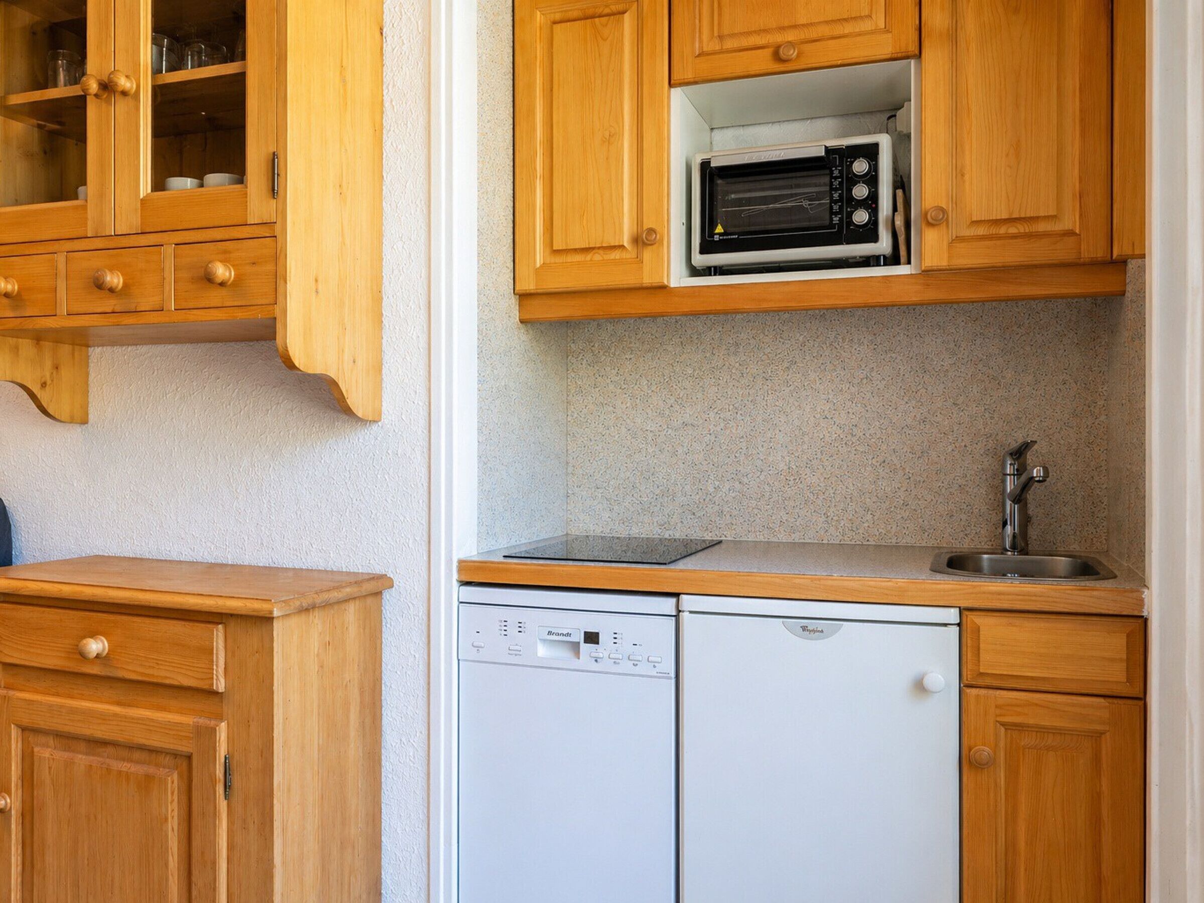 Kühlschrank, Ofen, Herdplatte, Geschirrspüler
