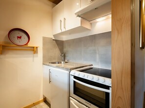 Fridge, oven, dishwasher, coffee/tea maker - Cozy studio for 3 guests, near slopes and shops (La Clusaz)